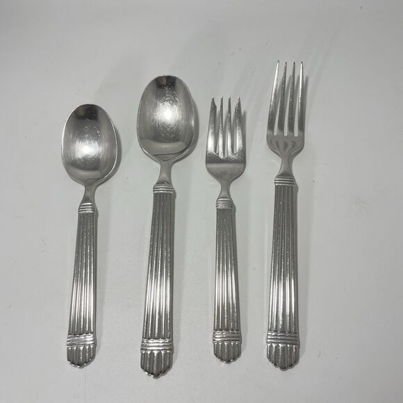 Lot of 4 Wallace Chardonnay 18/8 Stainless Flatware Classic Ribbed Fork Spoon - Picture 1 of 5